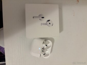 AirPods 4 - 3