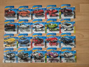 Hotwheels autíčka mix 2 - 3