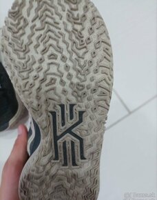 Nike Kyrie Low lV - 3