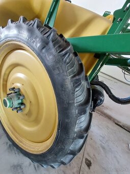 Ťahaný postrekovač John Deere M732 - 3