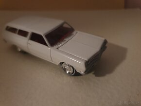 Johny Lightning  Chevrolet Chevelle Wagon - 3