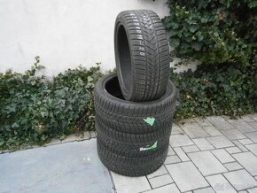 Predám 4x zimné pneu Pirelli 235/40 R19 96VXL - 3