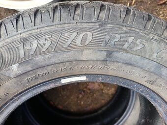 Predám gumy 195/70r15c - 3