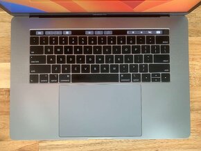 TOP Výkonný Apple MacBook Pro 15” 32GB RAM/i9-8core + obal - 3