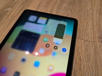 Apple iPad Air 5 64gb s procesorom M1 škrabanec na display - 3