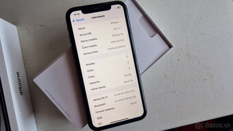 Apple iPhone XR 64GB - 3