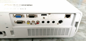 Projektor Panasonic VW430E - 3