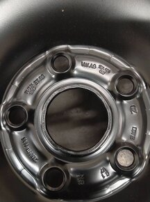 5 x 112 R 18 + puklice originál VW + zimné pneu. - 3