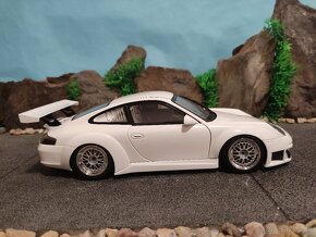 prodám model 1:18 porsche 911 GT3 RSR 996 plain body version - 3