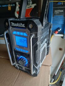 Rádio Makita aj s batériou - 3