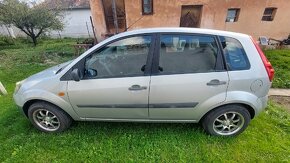 Predám Ford Fiesta 1.4 - na náhradné diely iba v celku - 3