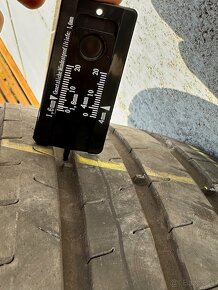 Predám pneumatiky 235/45 R18 - 3