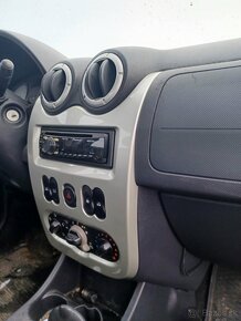 Rozpredam Dacia Sandero 1.2 55kw D4F 732 2012 - 3