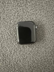 Predám hodinky Apple Watch SE - 3