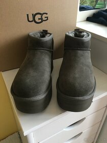 UGG Classic Ultra mini platform čižmy - 3