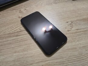 Iphone XR 64gb plnefunkcny v super stave bolo na nom nosene - 3