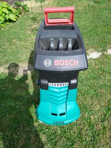 Predam drticku konarov Bosch 2500W - 3