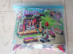 Predám LEGO Friends - Otočné divadielko v parku, stánok - 3