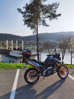 Aprilia Pegaso 650 Trail, cestovné enduro - 3