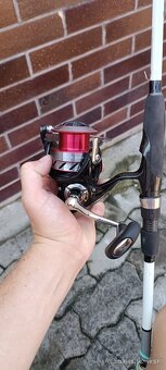 Nevis Fullback Spin 2,4m 20-50g / Daiwa Ninja 3000 - 3