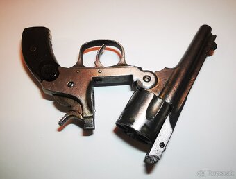 Revolver typu Smith & Wesson, cal. 380 CF - 3