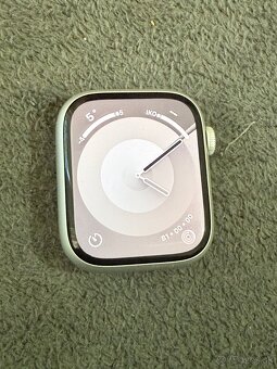 Predám Apple Watch 8 45mm Silver malé známky používania. - 3