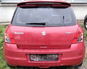 Suzuki Swift 1.5 2008 predám DVERE, MOTOR M15A, PREVODOVKA 5 - 3