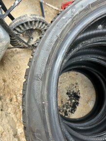 225/40r18 - 3