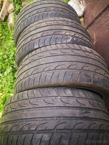 Pneu 275/40 R20 - 3