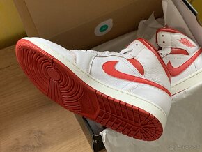 Air Jordan 1 Mid SE Dune Red - 3