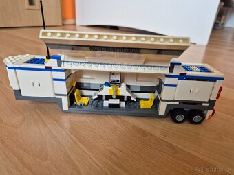 LEGO City 7743 Policajný kamión - 3