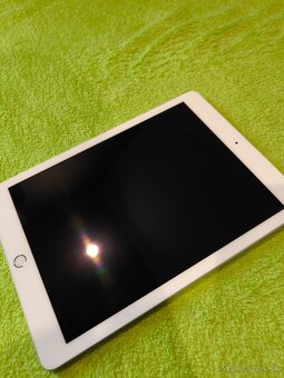 iPad Apple 6 Gen 32 GB biely - 3