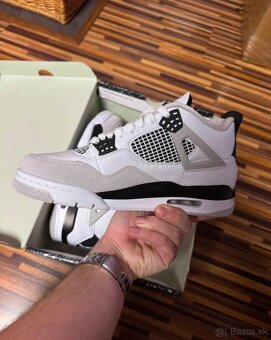 Jordan 4 Military Black - 3