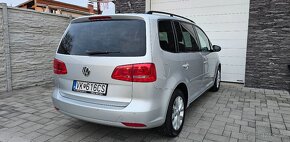 Volkswagen Touran 1.6 TDI DSG Comfortline - 3