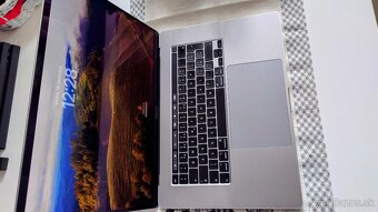 Predám MackBook Pro 16 - 32GB RAM pamäť - 3