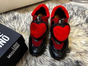 Love Moschino huňaté botasky sneakersy - 3