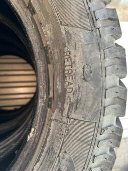 Predám 235/65 R17 - AT - 3