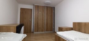 Prenajmem vacsiu izbu 280€, 10min pesi  od City Parku - 3