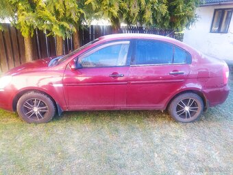 Hyundai Accent - 3