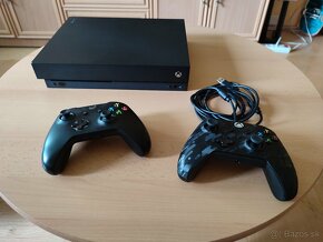 Xbox One X - 3