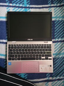 Asus E210M - 3