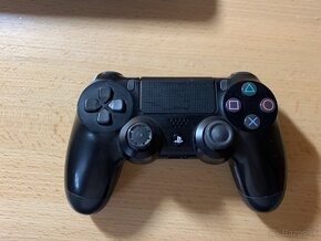 PlayStation 4 Slim - 3