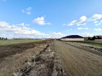 MAĎARSKO - ENCS STAVEBNÝ POZEMOK  1.000 M2, VŠETKY IS. - 3