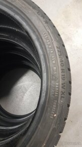 225/40R19 zimne - 3