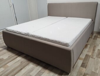 manzelska postel siva 180x200x63 cm, s topperom - 3