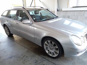 Mercedes Benz e320 - 3