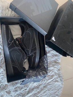 Jordan 1 Travis scott - 3