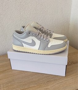 Air Jordan 1 Low Neutral Grey - 3