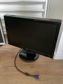 2 PC LCD monitory - 3