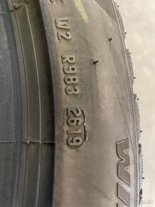 Predám Pirelli sottozero 3 245/45R19 cena za 4Ks - 3